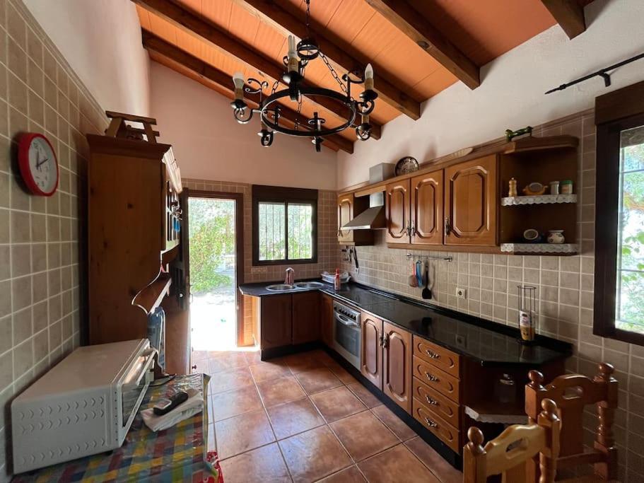 Farmhouse Surrounded By Centenary Olive Trees Olías Εξωτερικό φωτογραφία